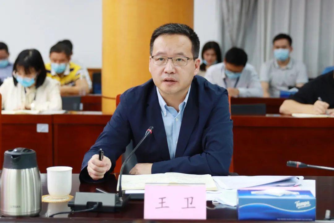 王卫表示在刚结束不久的区两会期间,区人大代表,政协委员高度关注龙华