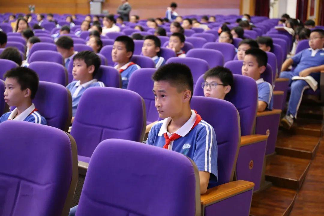 种下航空的种子~育才四小学生与航空专家面对面!