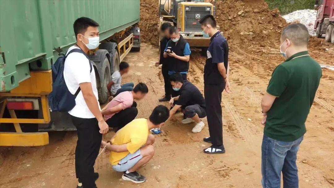 罗湖警方严打跨境走私,四名"油老鼠"被捕