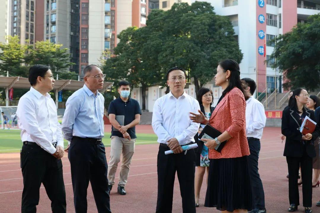 现场走访2021年11月1日下午,罗湖区委副书记,代区长范德繁带领副区长