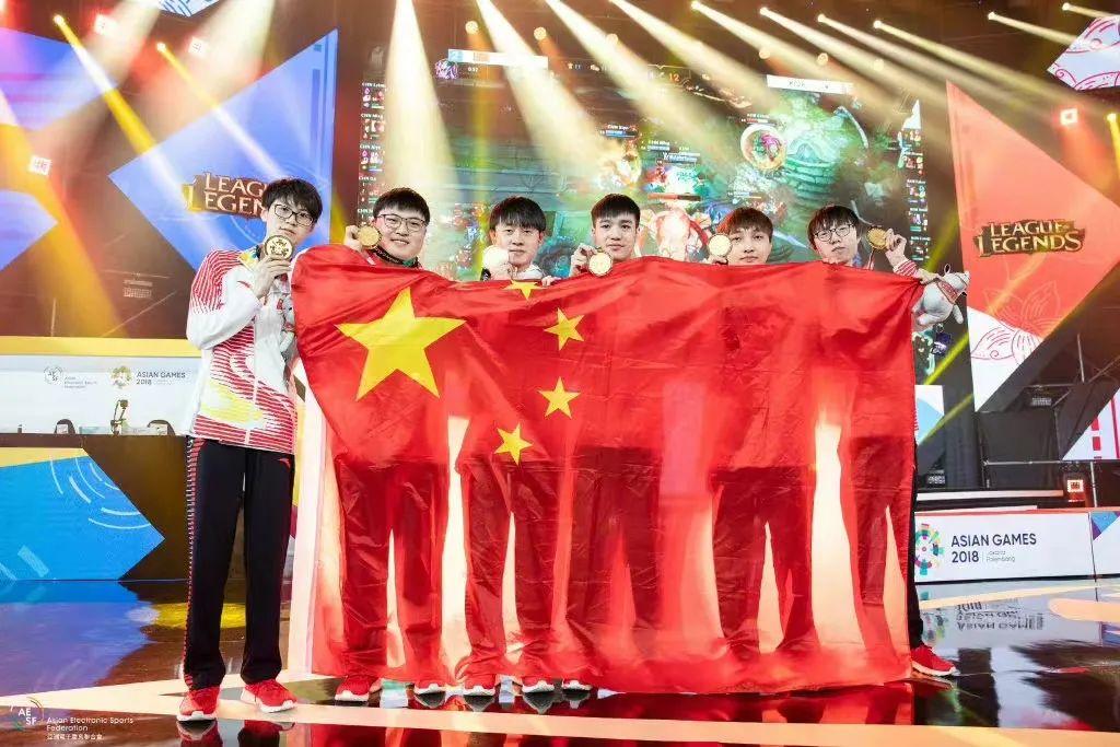 中国战队edg夺冠!你也许看不懂电竞,但你一定懂青春!