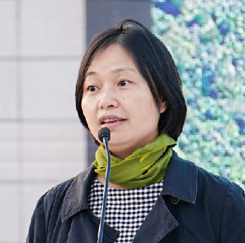 陈碧霞晶报驻大鹏新区记者站站长原本以来是坐在室内开座谈会,没想到