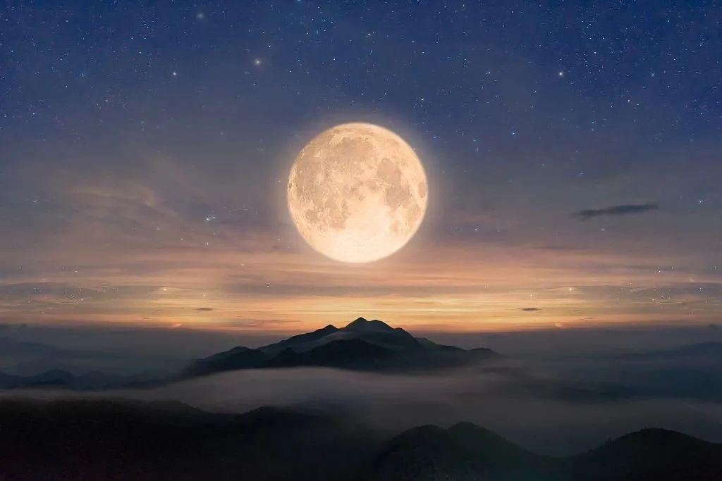 月亮是浪漫,"有个词叫moonquakes,意思是月震.