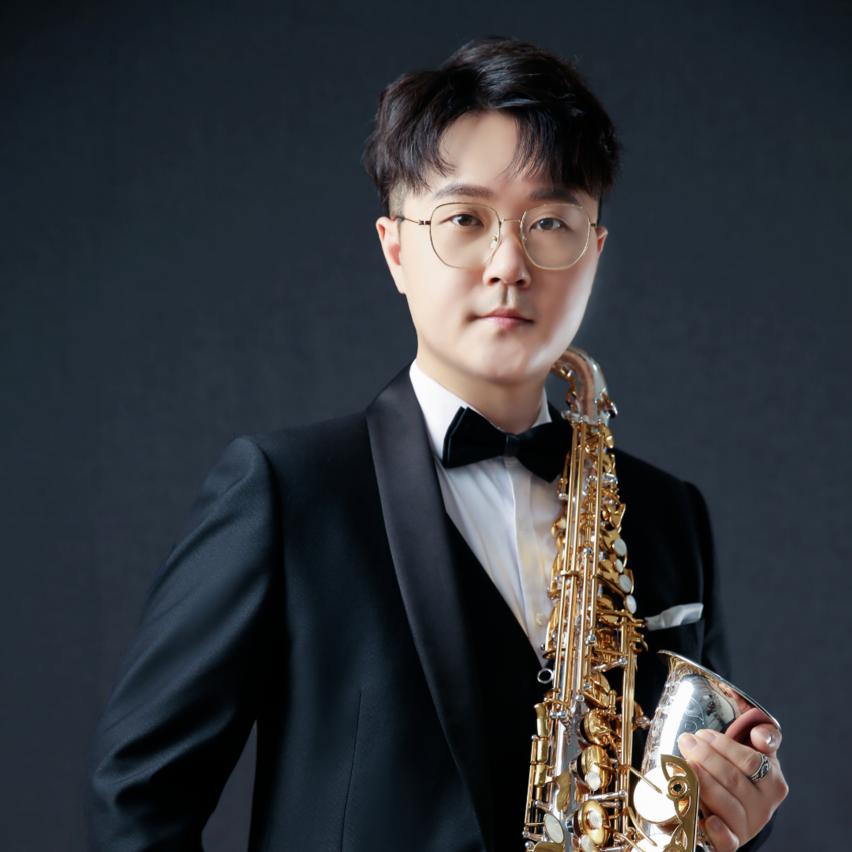 团队由李林翰,刘潇,徐屹,王哲四位来自深圳的优秀青年萨克斯风演奏家