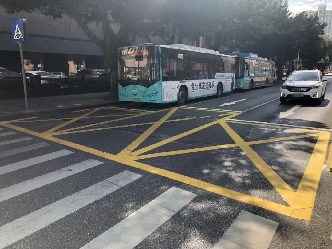 过街更安全罗湖区斑马线路段试点实施阶梯式停止线