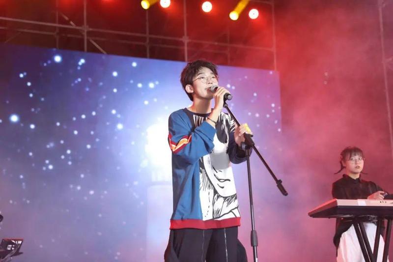 百年南中,青春飞扬——南头中学举行115周年校庆文艺晚会