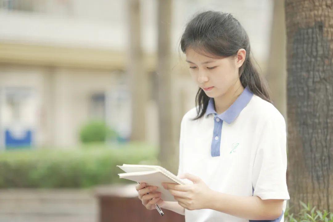 火出圈龙岗职校00后女孩成带货能手凭直播获省赛大奖