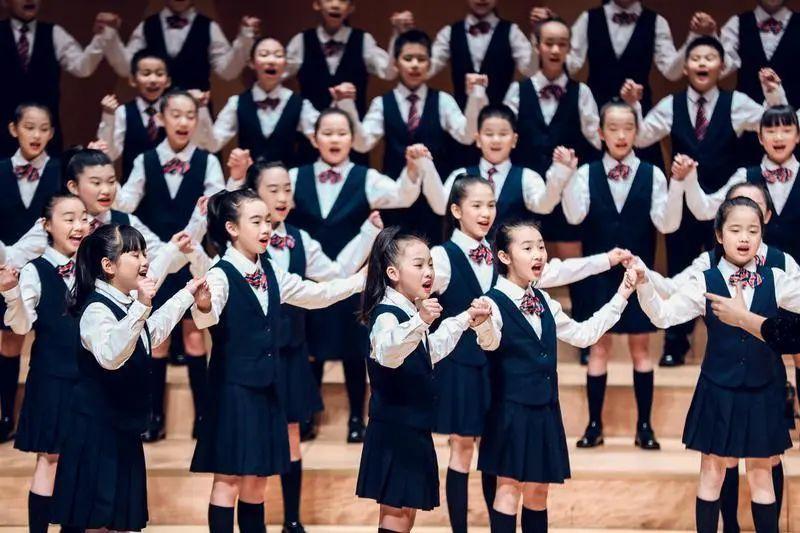 云合唱祈祷的孩子们登上大剧院舞台啦笋岗小学童声合唱团天籁之音惊艳