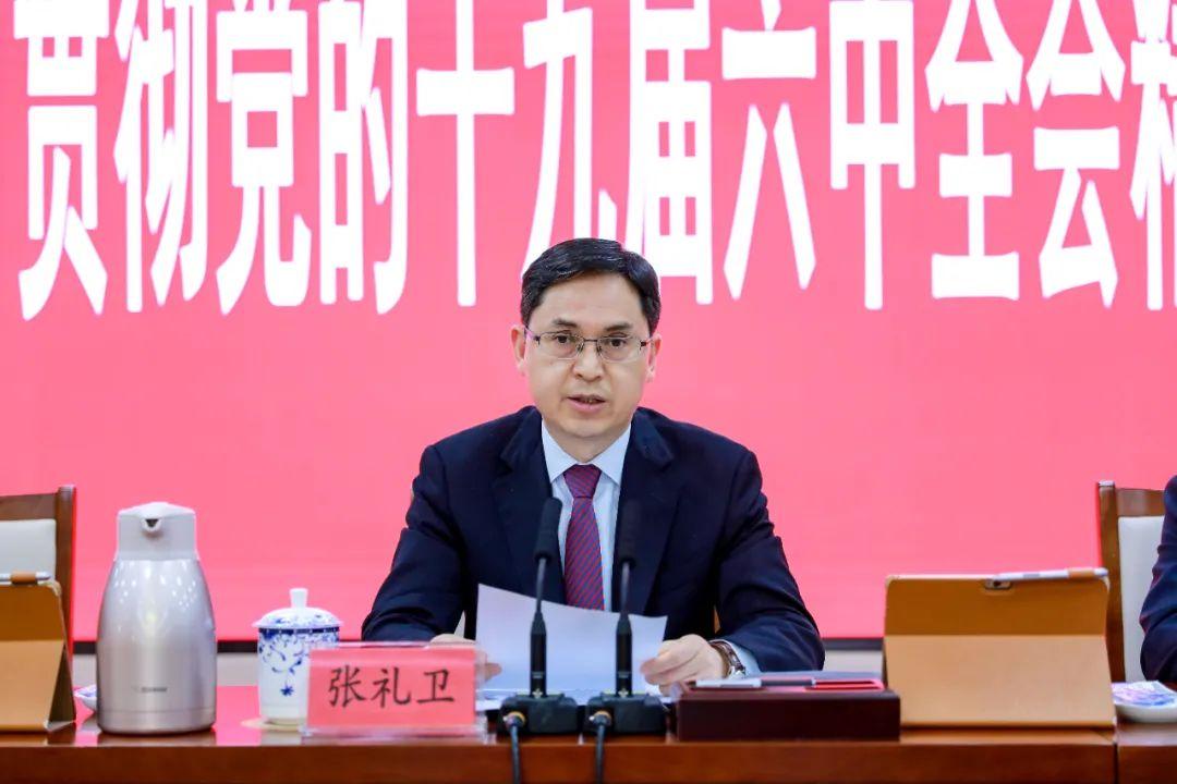 龙岗召开传达学习贯彻党的十九届六中全会精神干部大会:以史为鉴开创