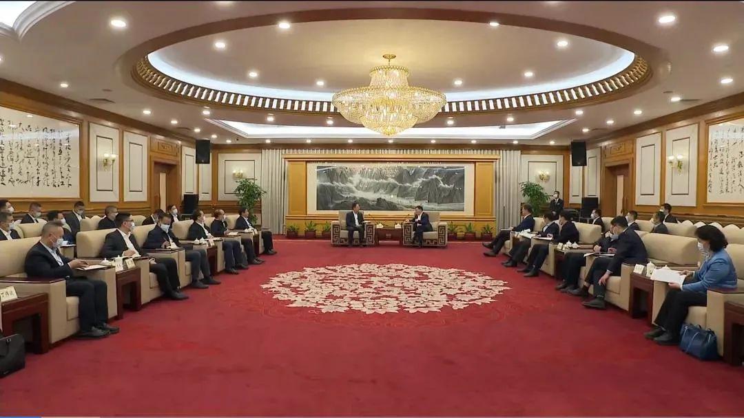 市委书记王伟中,市长覃伟中会见潮州市委书记何晓军,市长何广延率领的