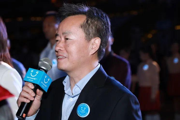 宣布亮灯开始市妇儿工委主任陈清深圳市人民政府副市长晚上7点50分