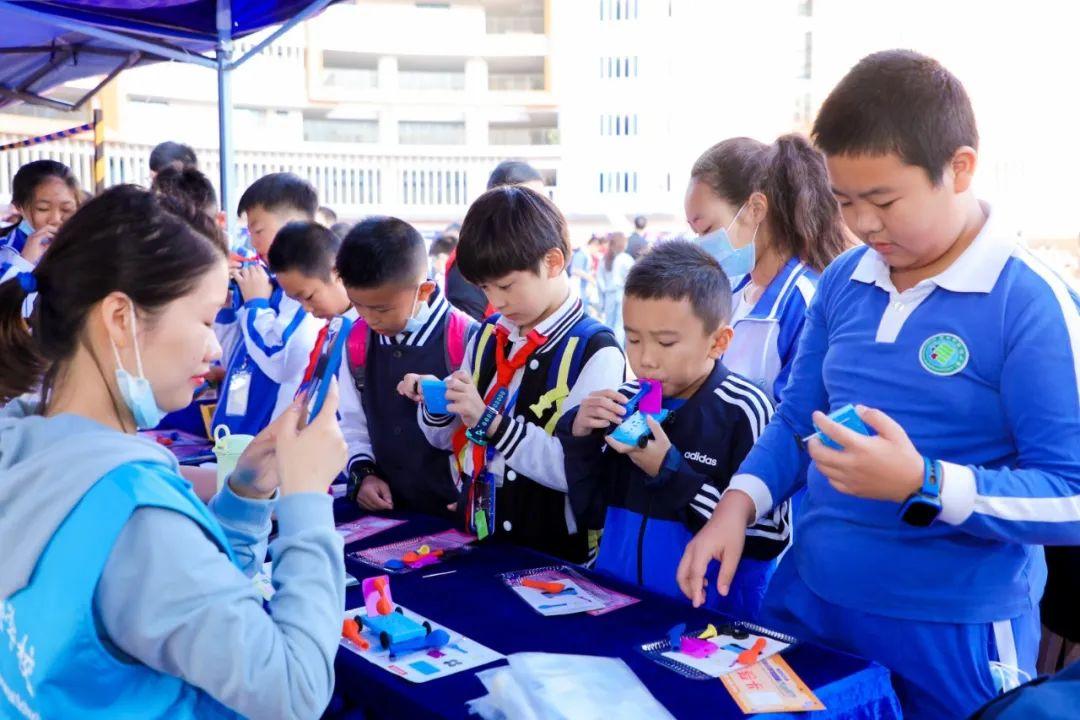 罗湖区中小学第四届大创客节开幕点进来一起大开脑洞