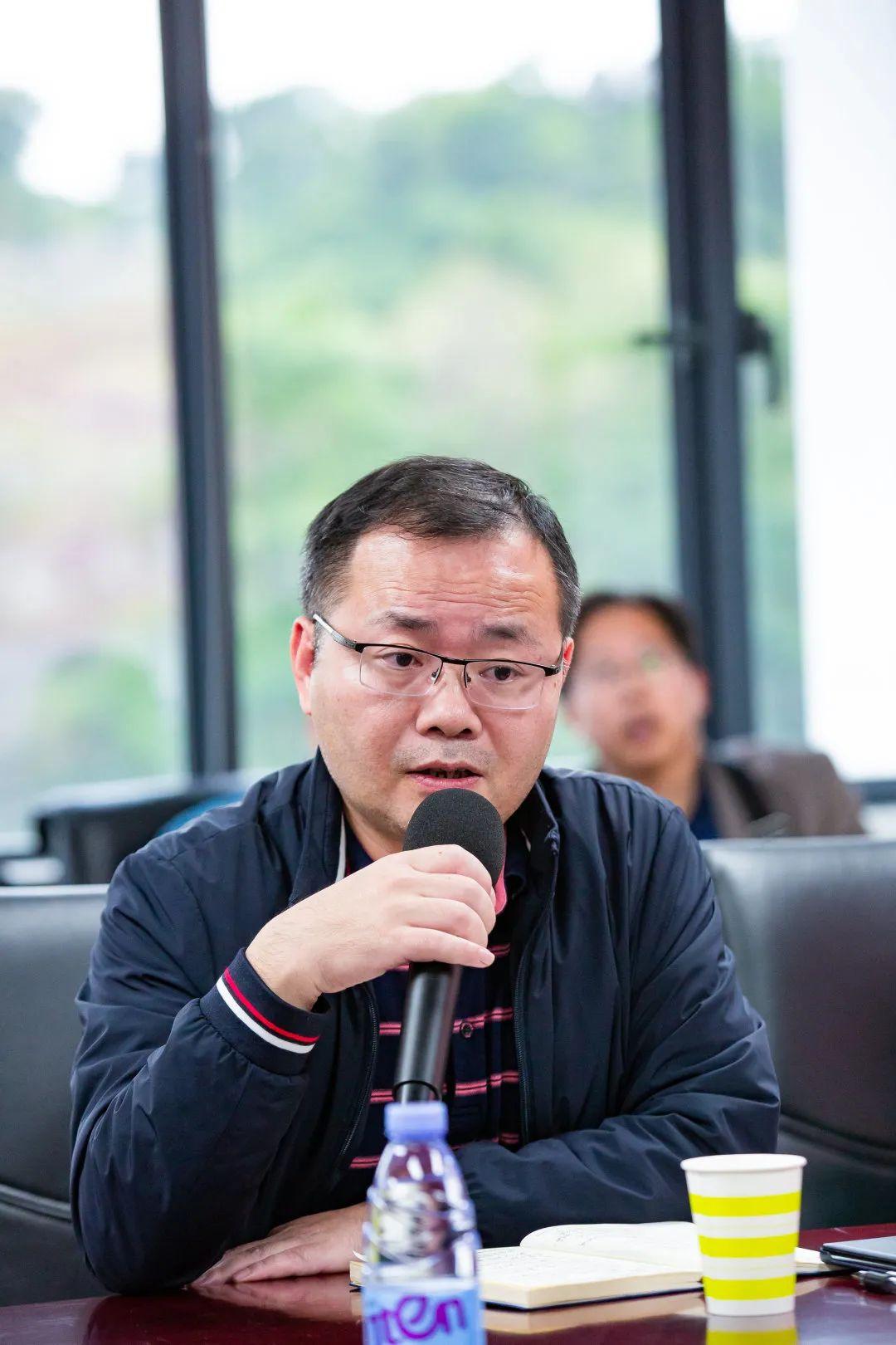 宋朝华校长教师年轻化的优势很明显;大部分老师清晰且认可学校的办学