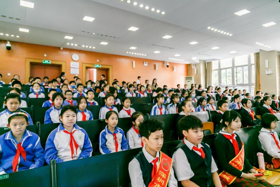 深圳新闻网首页本次闭幕式在深圳市南山区华侨城小学的童声合唱《淋雨