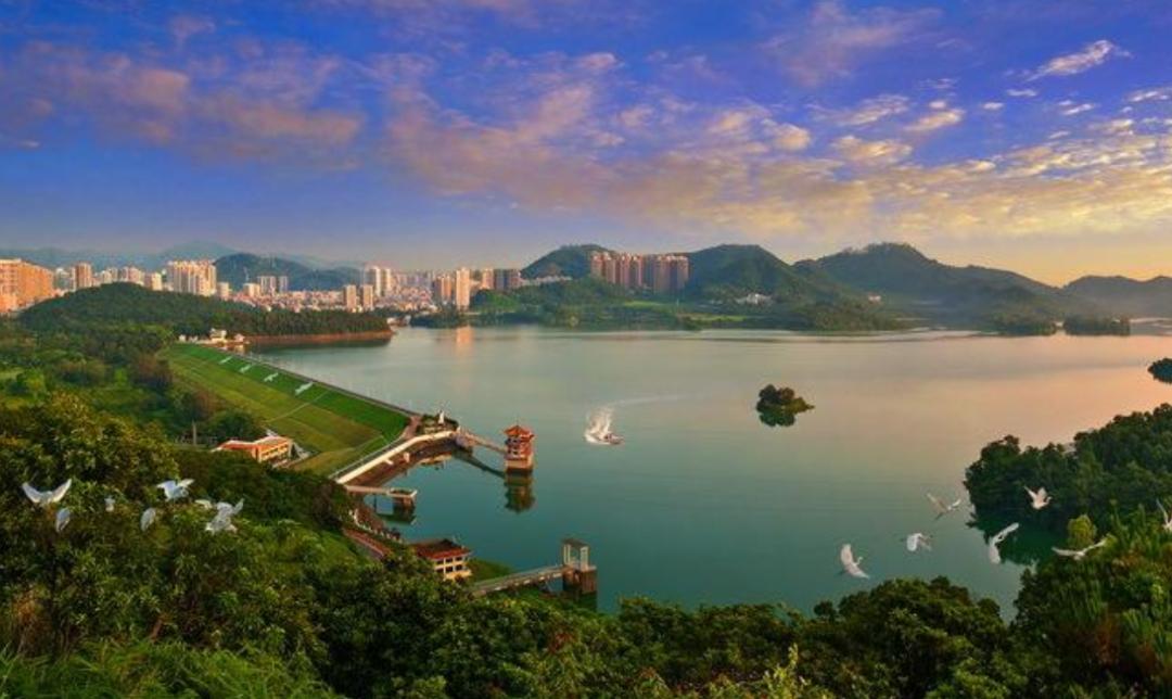 资料画面:深圳水库深圳地处华南,有较为丰富的雨水资源,也坐拥众多