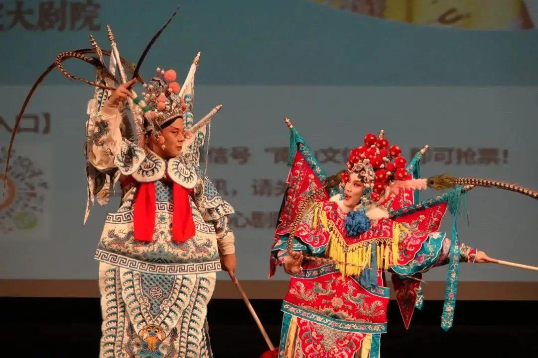 青年不懂戏能文能武的他们将送上京剧专场秀