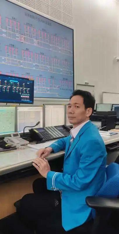 刘荣文表示不会犹豫和后退面对火灾刘荣文紧张但毫不慌乱面对险情安全