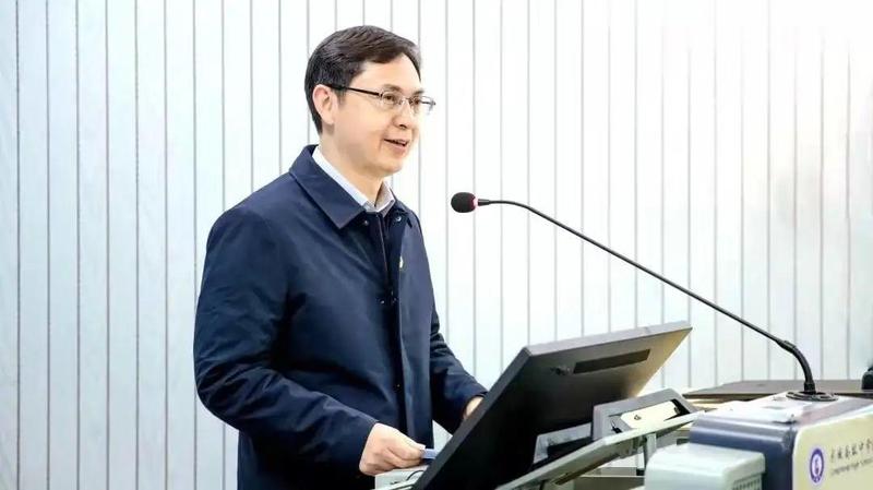 2021年1月30日,龙岗区委书记张礼卫莅临龙高,围绕《百年引领谱复兴