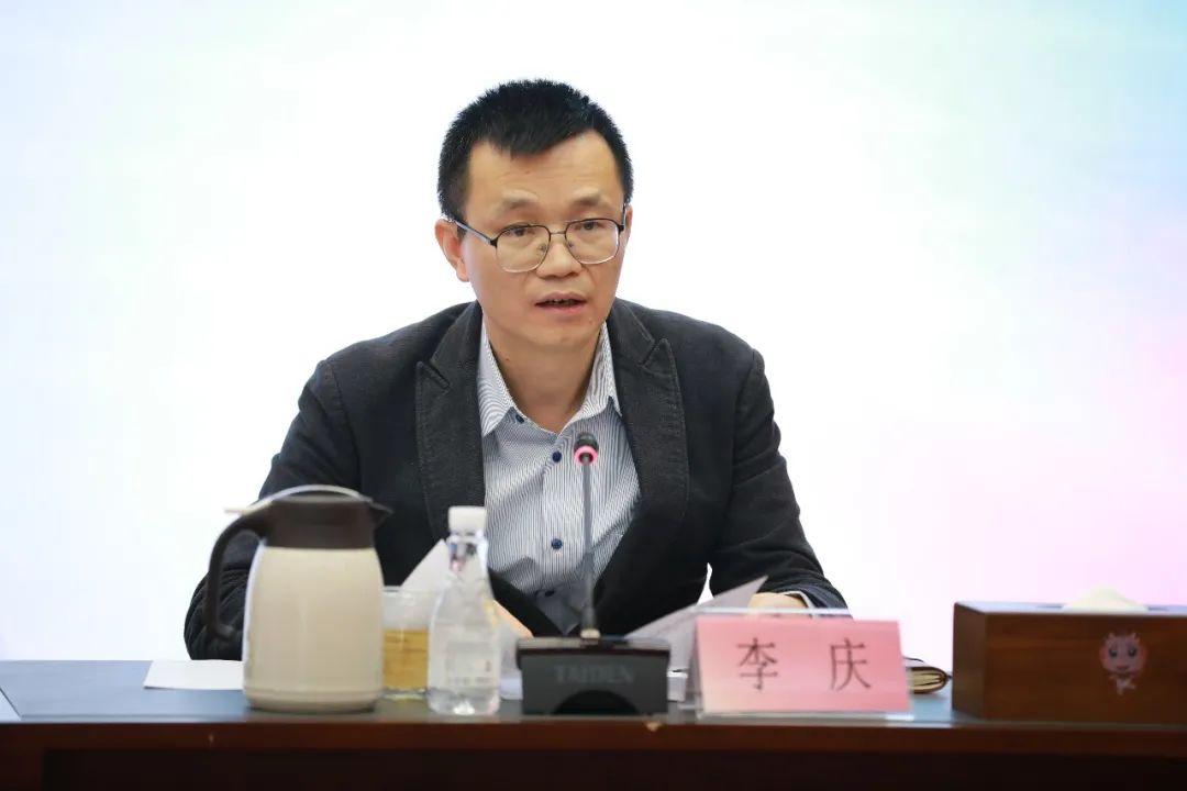 龙华区委教育工委委员,区教育局副局长李庆针对目前疫情防控新形势