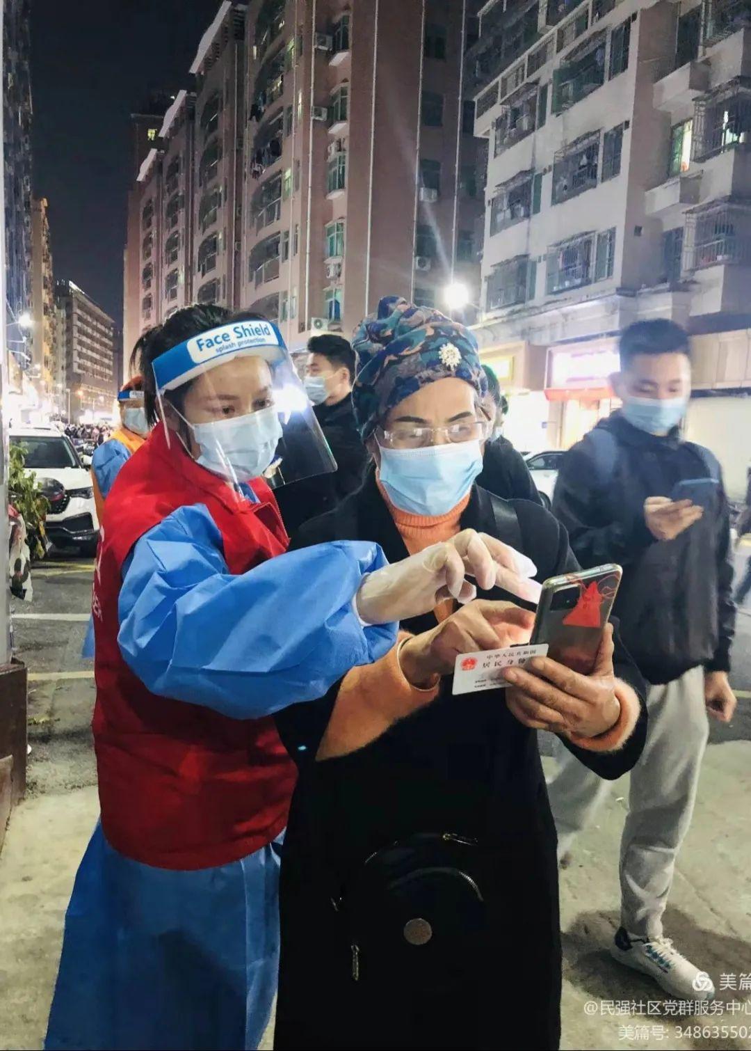 致敬红马甲疫情下的普通人也可以是抗疫英雄