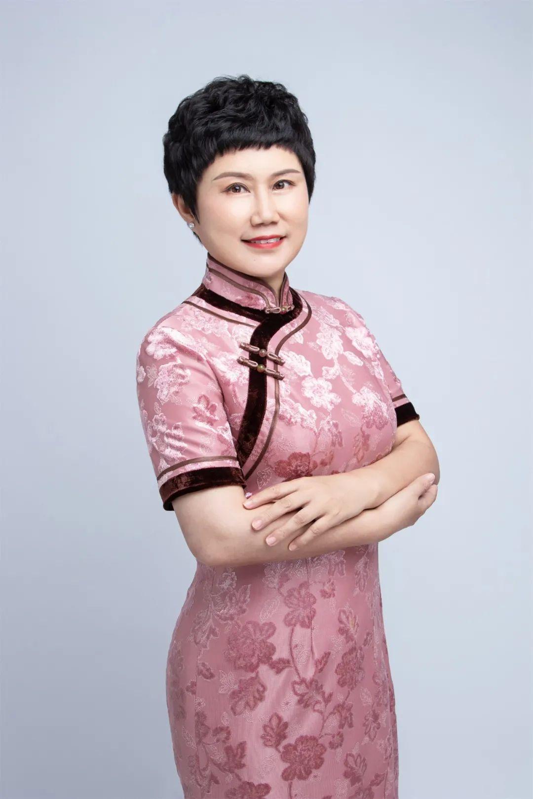 快来一睹龙华教育巾帼校长风采
