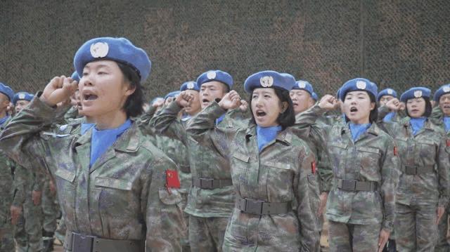 又美又飒00后女兵赴黎巴嫩扫雷