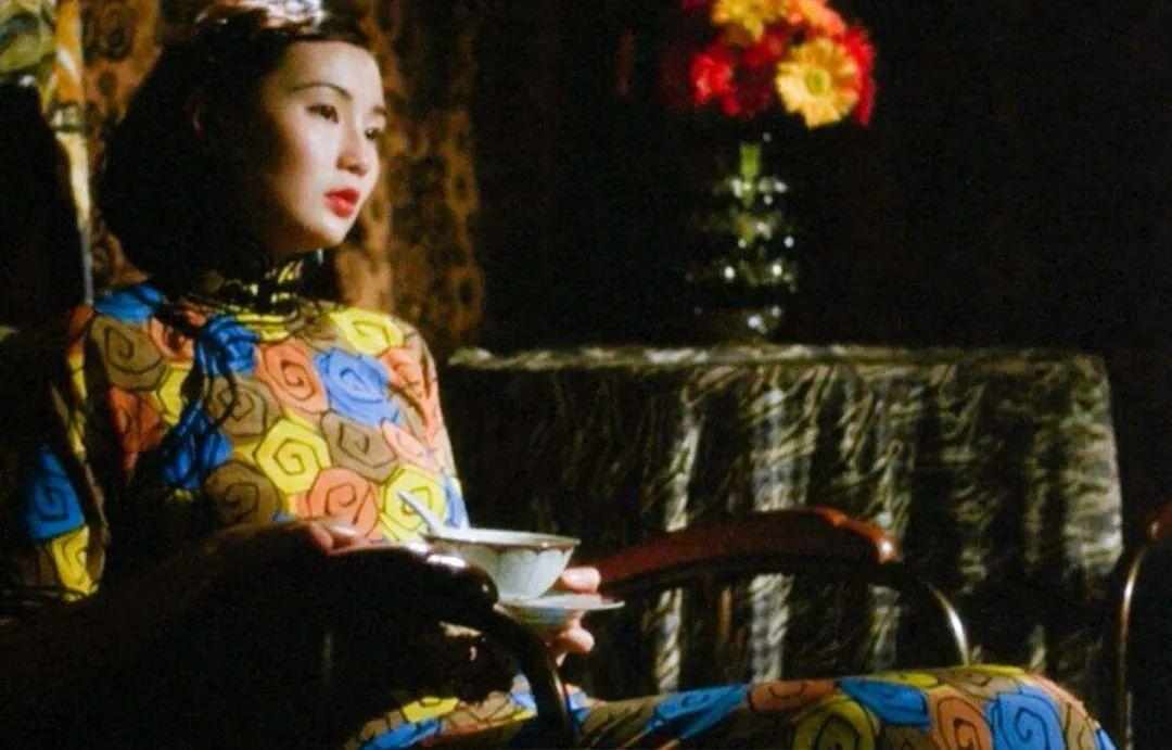 而后在《阮玲玉》里,张曼玉凭借绝美的旗袍扮相和丝丝入扣的演技,荣膺