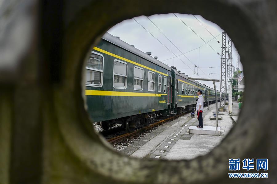 成渝铁路:新中国第一条铁路见证蜀道变通途 _深圳新闻网