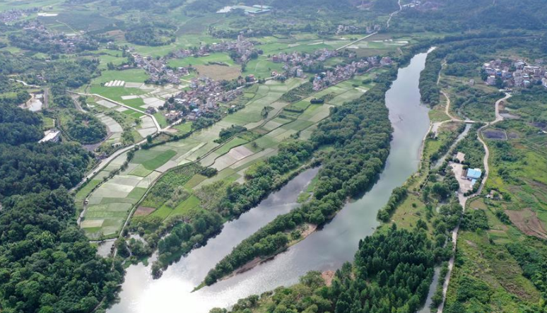 航拍千年灵渠  世界上保存最完整的古代水利工程之一