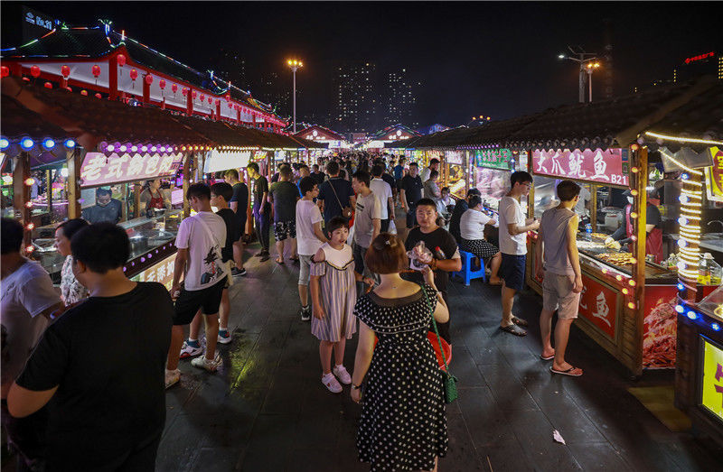 沈阳航拍塔湾兴顺国际夜市人气旺