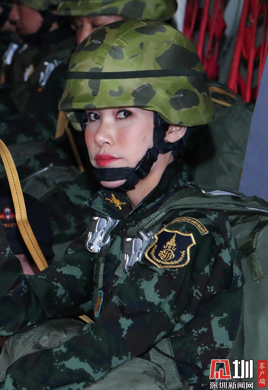 泰国国王剥夺34岁王妃头衔因不忠和野心趴着接受册封未满三月