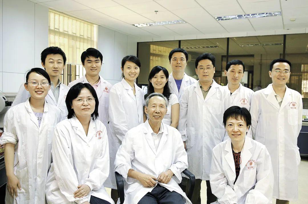 倪嘉缵与团队的合照.