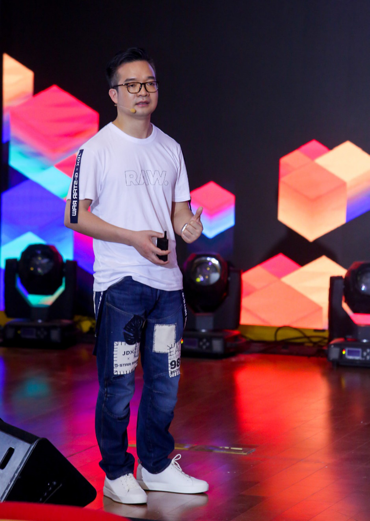 京东胡胜利做得了时尚生活掌门人更做得了带货潮男