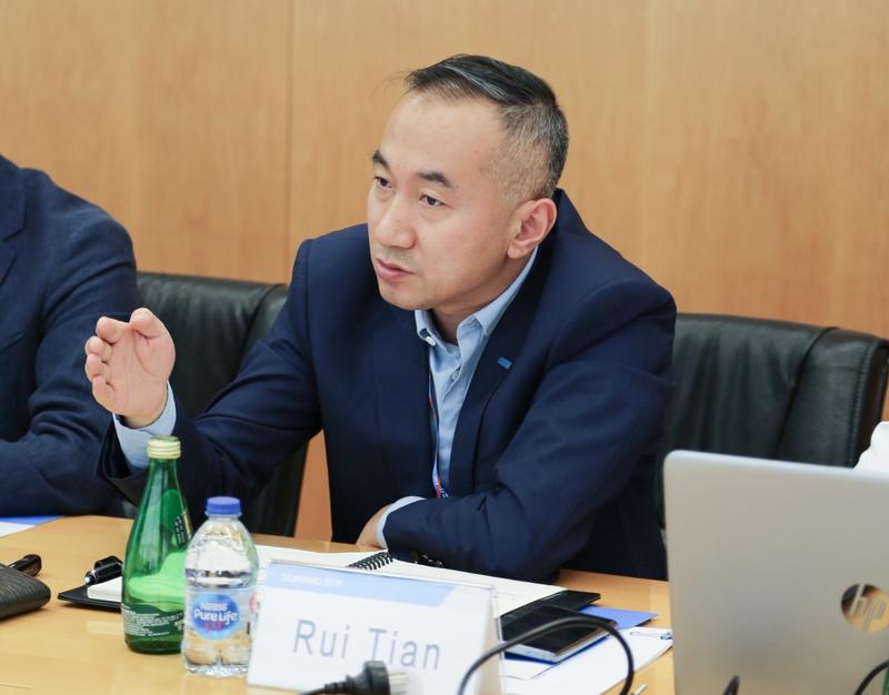 各地区门店都已经进入紧锣密鼓的筹备阶段,家乐福中国区总裁田睿对此