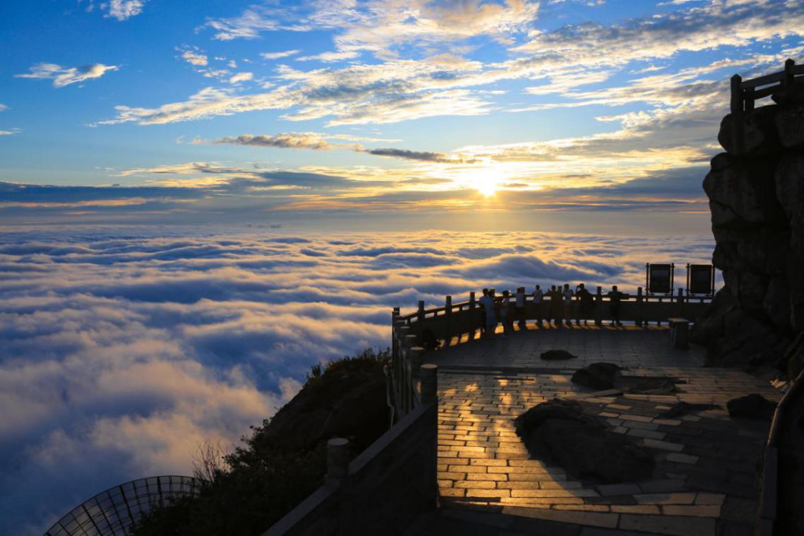 南岳衡山高铁冠名列车首发南岳文旅发展跑出高铁速度