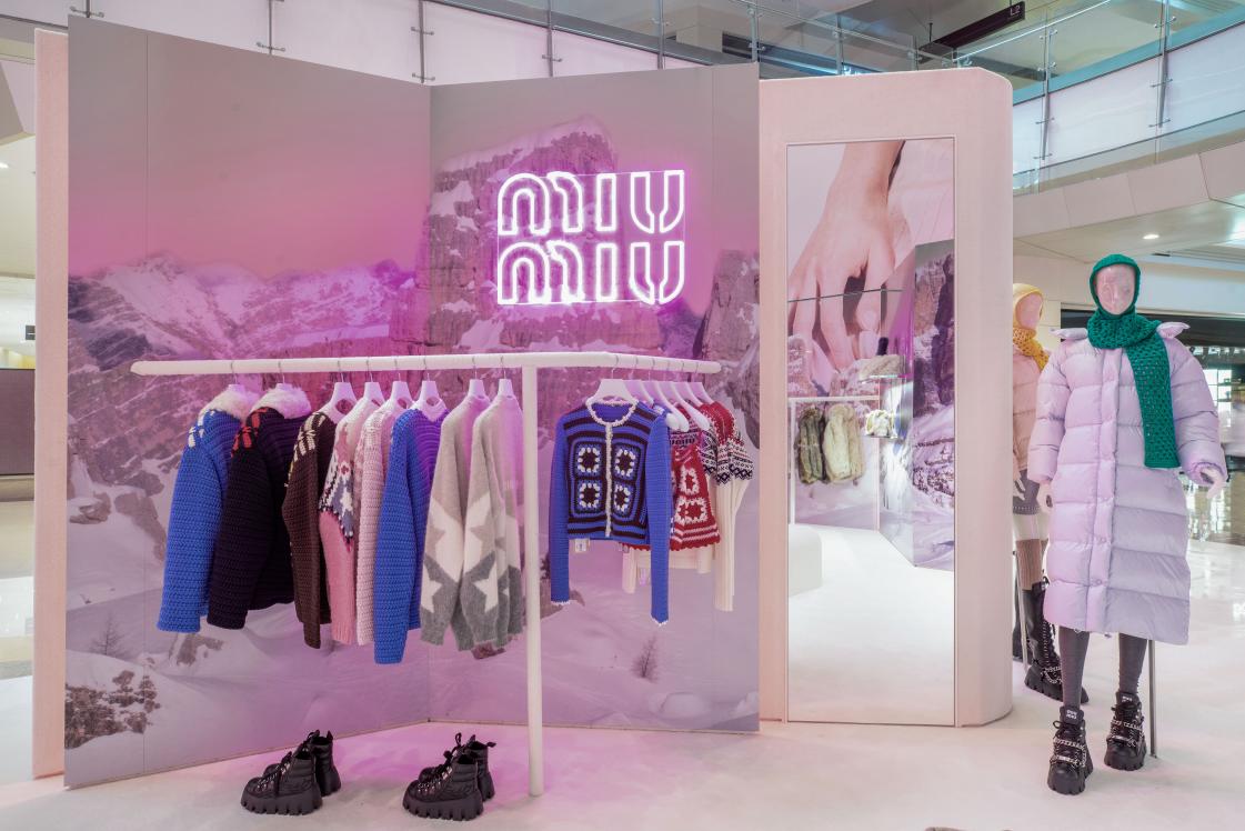 miumiu雪山俱乐部限时店登陆深圳万象城