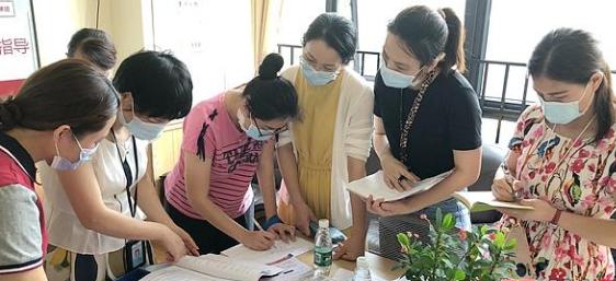 6月10日深圳市教育局发布了《直属公办中小学2020年6月面向毕业生公开招聘教师公告》（以下简称《公告》），《公告》中面向毕业生公开招聘教师44名，有意向及符合报考条件的考生须在2020年6月20日—6月23日期间通过线上进行报名。