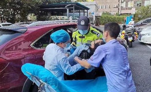 【身边的感动】3分钟生命接力！ 深圳交警紧急护送呼吸困难病患就医