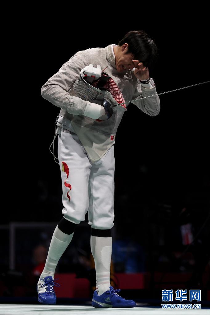 当日,在东京奥运会击剑项目男子个人佩剑32强赛比赛中,中国选手许英明