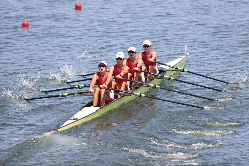 奥运赛艇比赛挥桨 中国队三项直接晋级