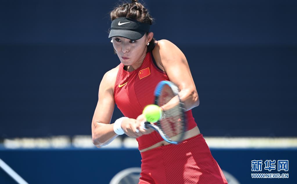 网球女子单打第一轮:王蔷获胜