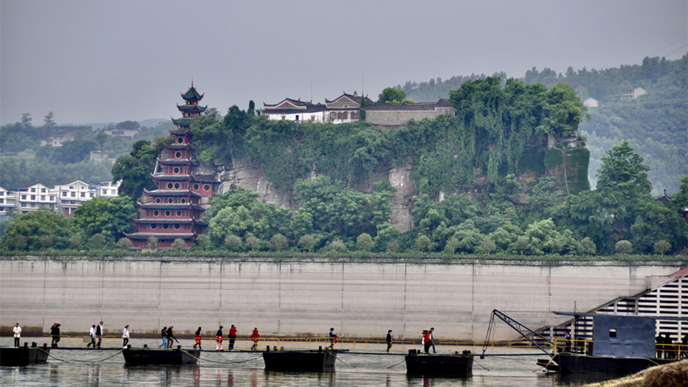 奇观天下|长江不仅有三峡，还藏着世界最大的盆景——石宝寨