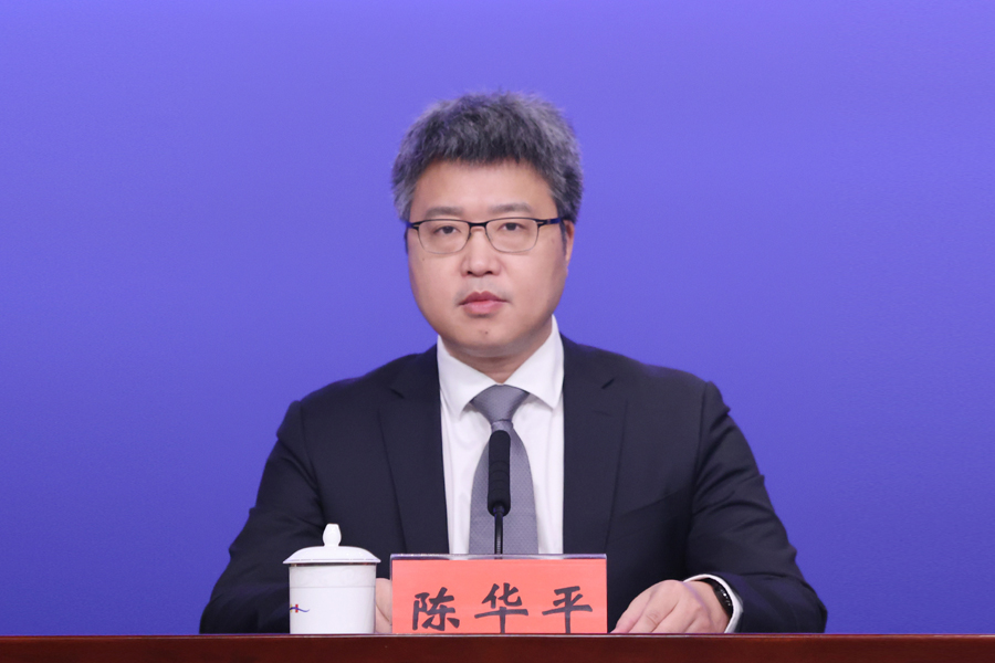 发布人市工业和信息化局副局长陈华平